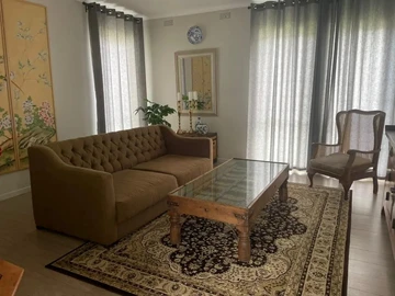 2 Bedroom Flat & Apartment