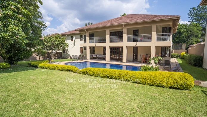 Stunning Executive Home In An Exclusive Complex