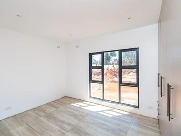 2 Bedroom Flat & Apartment