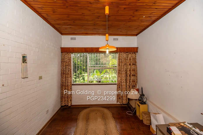 Spacious Family Home on Prime Rolf Valley Acreage (Sole Mandate)