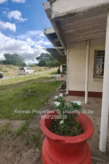 Hatfield 4-Bed Townhouse in a Complex 
