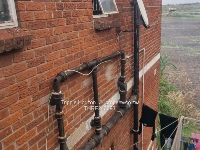 Mufakose 2-Bed Flat — Modern Fitted Kitchen & Parking