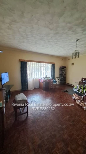 Emerald Hill: 4-Bed Home on 2030m² with Borehole