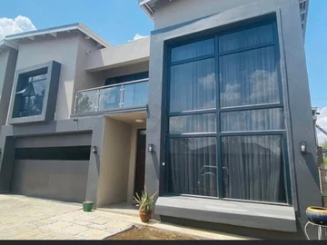 4 Bedroom Flat & Apartment