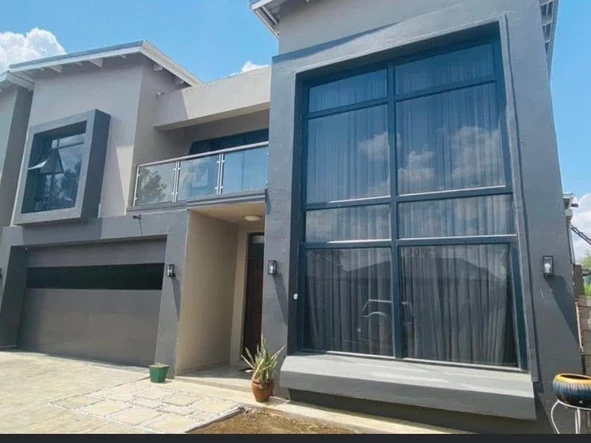 4 Bedroom Flat & Apartment