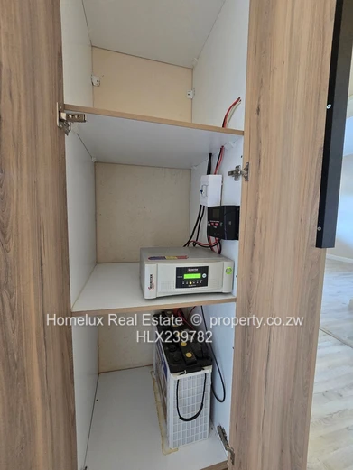 Modern 3-Bedroom, 2-Bathroom Flat in Secure Complex – Ideal Home or Investment Opportunity