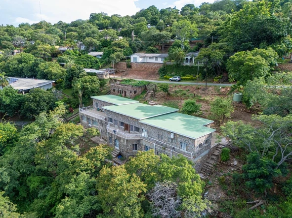 6 Bedroom House
