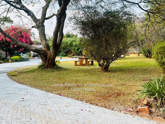 Neat 3 beds House on 1/2 Acre For Sale