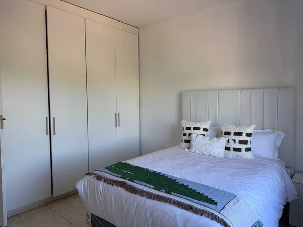 2 Bedroom Flat & Apartment