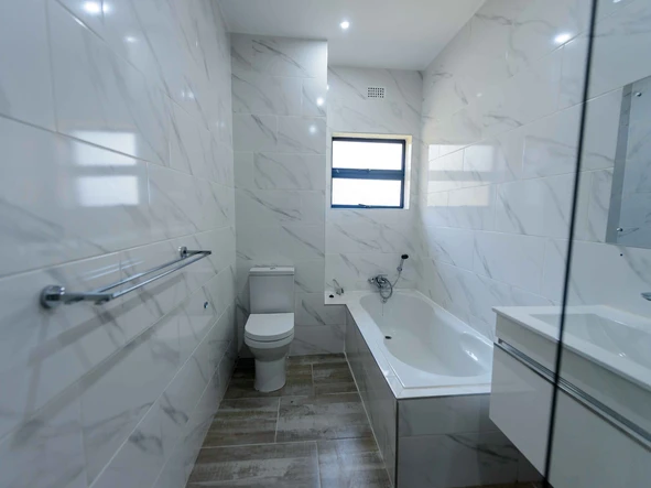 4 Bedroom Flat & Apartment