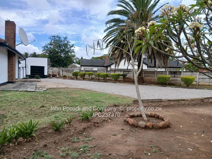 Charming Family Home In The Heart Of Woodlands!