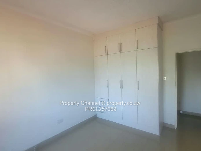 Spacious 7-Bed Home with Pool & Borehole, Greystone Park