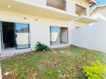 2 Bedroom Flat & Apartment