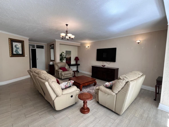 3 Bedroom Flat & Apartment