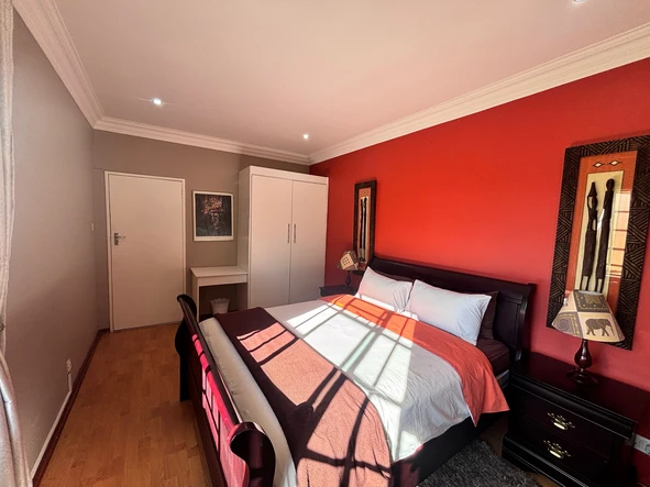 2 Bedroom Flat & Apartment