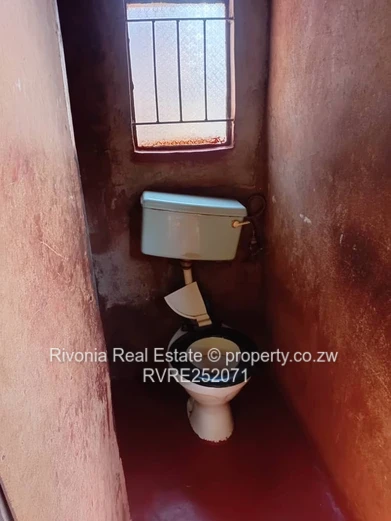 4-Bed Fixer in Kuwadzana - 1 Bath, 200m2 Plot, Good ZESA