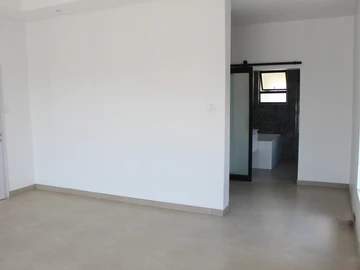 4 Bedroom Flat & Apartment