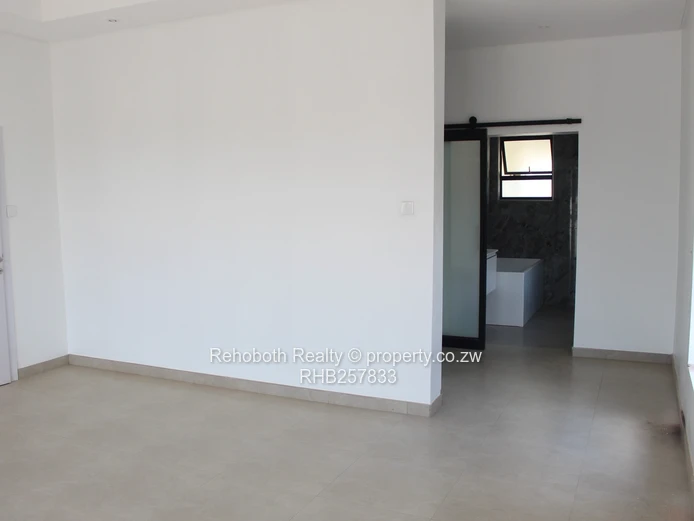 Contemporary 4-Bed Marlborough Flat with Borehole