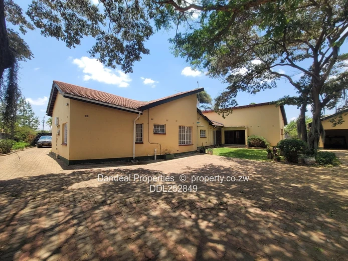 Goodhope 5-Bed Home with Pool & Spacious Grounds