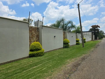 3 Bedroom Flat & Apartment