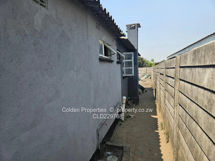 Neat 4-Bed Starter Home in Central Marondera - Gated Yard (Sole Mandate)