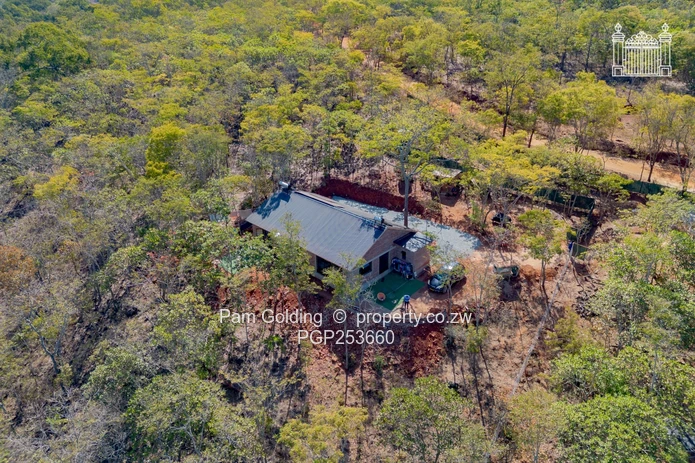 Beautiful Four- Acre Property In Cromlet