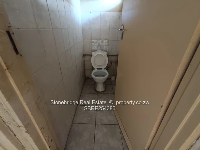 3 Bedroomed House in Lobengula West To Rent