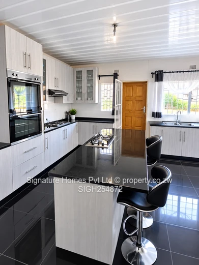 Spacious 7-bedroomed Home in a compex