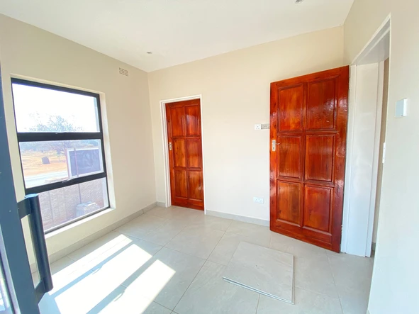 4 Bedroom Flat & Apartment