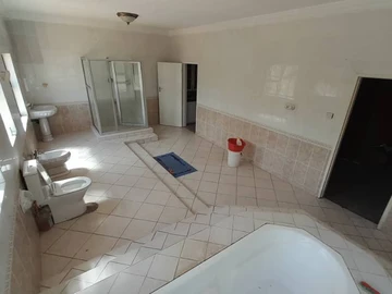 6 Bedroom House