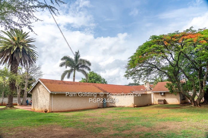 Spacious Vainona Home With A Cottage