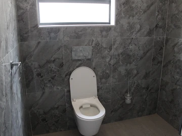 4 Bedroom Flat & Apartment