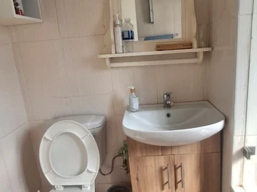 2 Bedroom Flat & Apartment