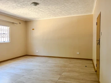 3 Bedroom Flat & Apartment