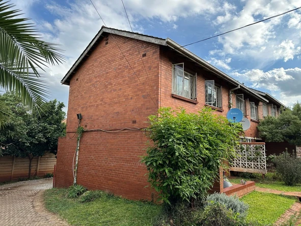 2 Bedroom Flat & Apartment