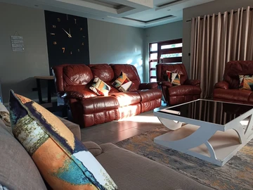 3 Bedroom Flat & Apartment