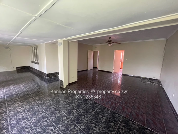 Neat 2 Bedroom Garden Flat - Quiet Road