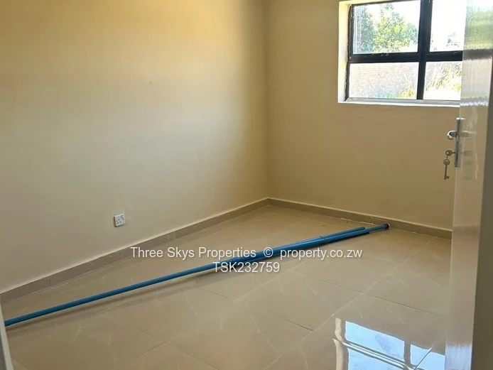 Spacious 4-Bed Home with Modern Kitchen in Windsor, Ruwa