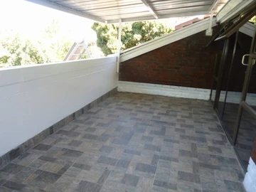 2 Bedroom Flat & Apartment