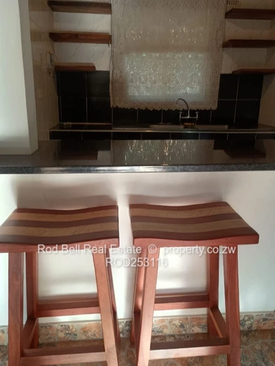 Glen Lorne 2-Bed Cottage — Tiled Bath & Breakfast Bar