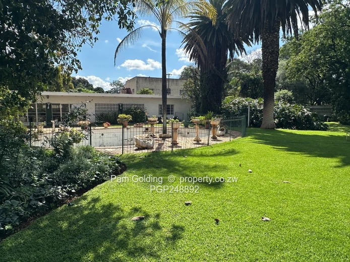 Timeless Family Home With Pool And Cottage.