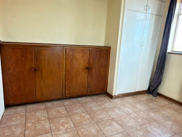 2 Bedroom Flat & Apartment