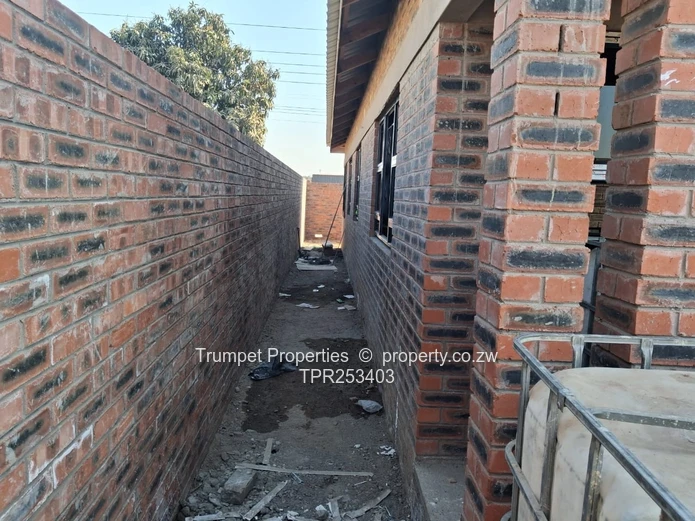 5-Bedroom Brick Home in Walled Glen View Yard