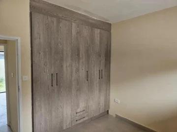 2 Bedroom Flat & Apartment