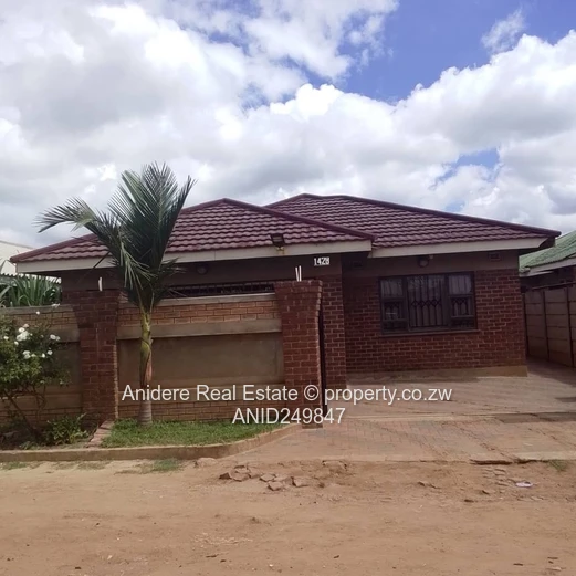 Dzivarasekwa Brick 4-Bed: Walled, Paved & Fitted Kitchen