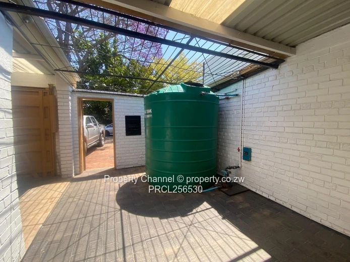 Avondale - Spacious 3-Beds Duplex Garden Flat In a Well Secured Block