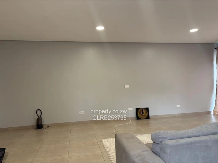 Stylish 2-Bed Flat in Westgate with Borehole & Patio