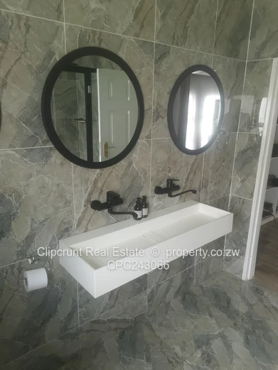 Ashdown Park - Neat and Modern House For Sale