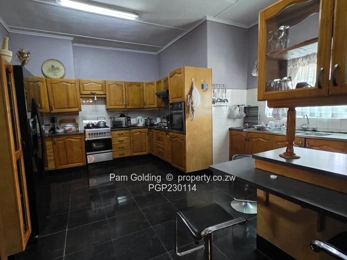 Beautiful off grid plot for sale in Kensington