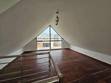 4 Bedroom Flat & Apartment